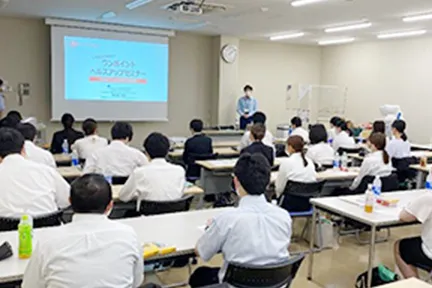 外部講師による従業員向け食生活改善講習会実施