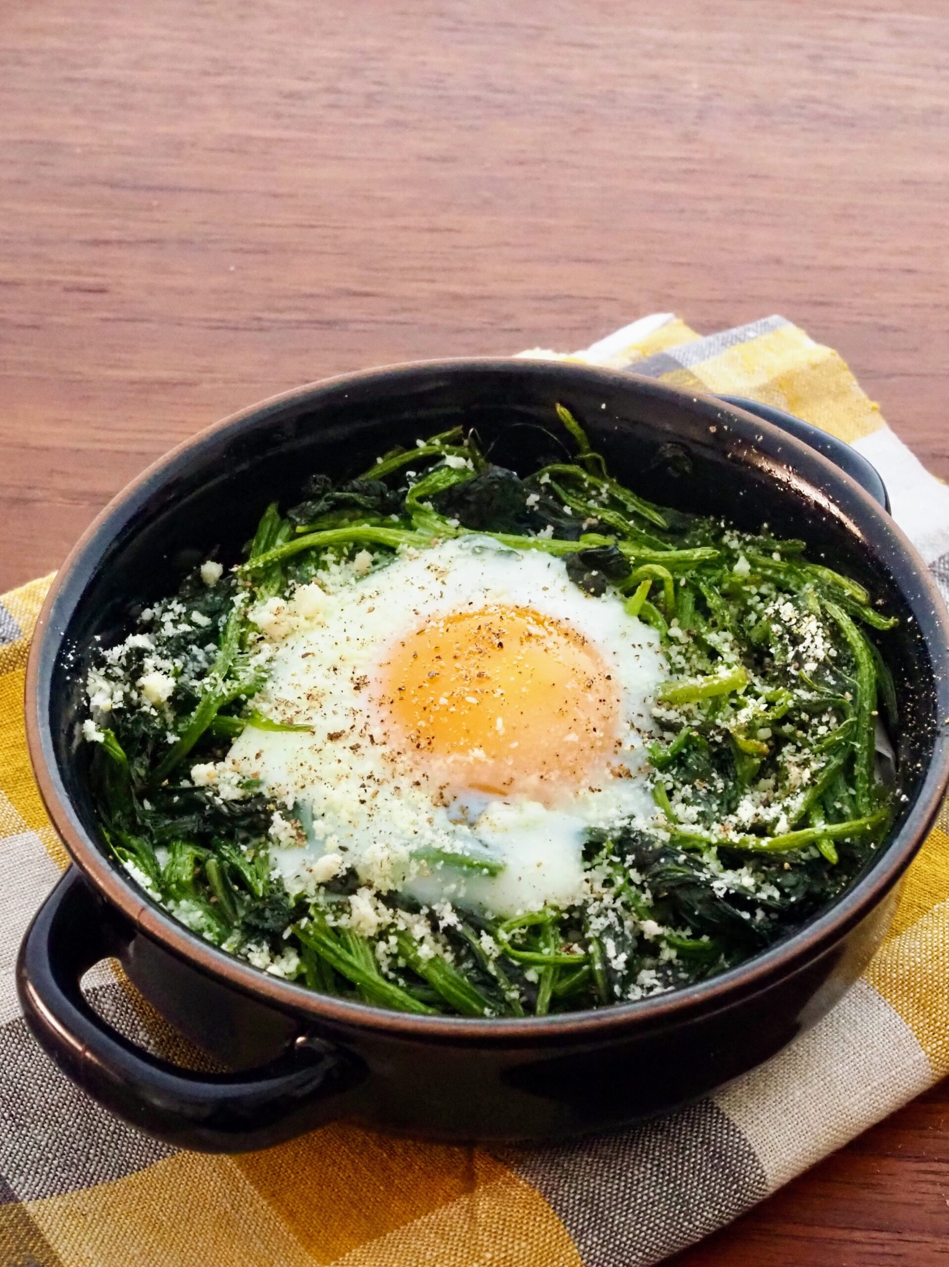 ほうれん草の巣ごもり卵