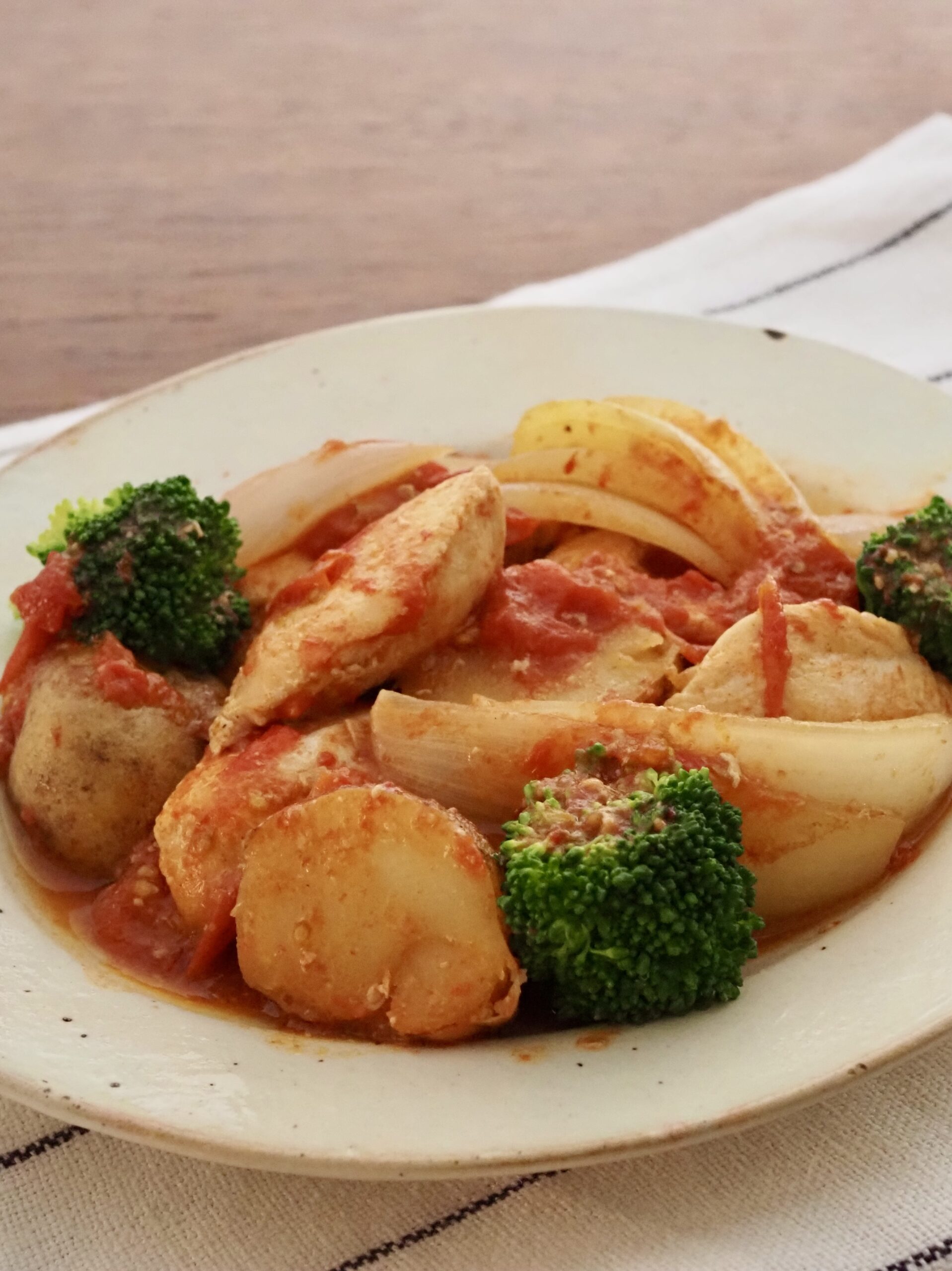 鶏むねと春野菜のトマトみそ煮こみ