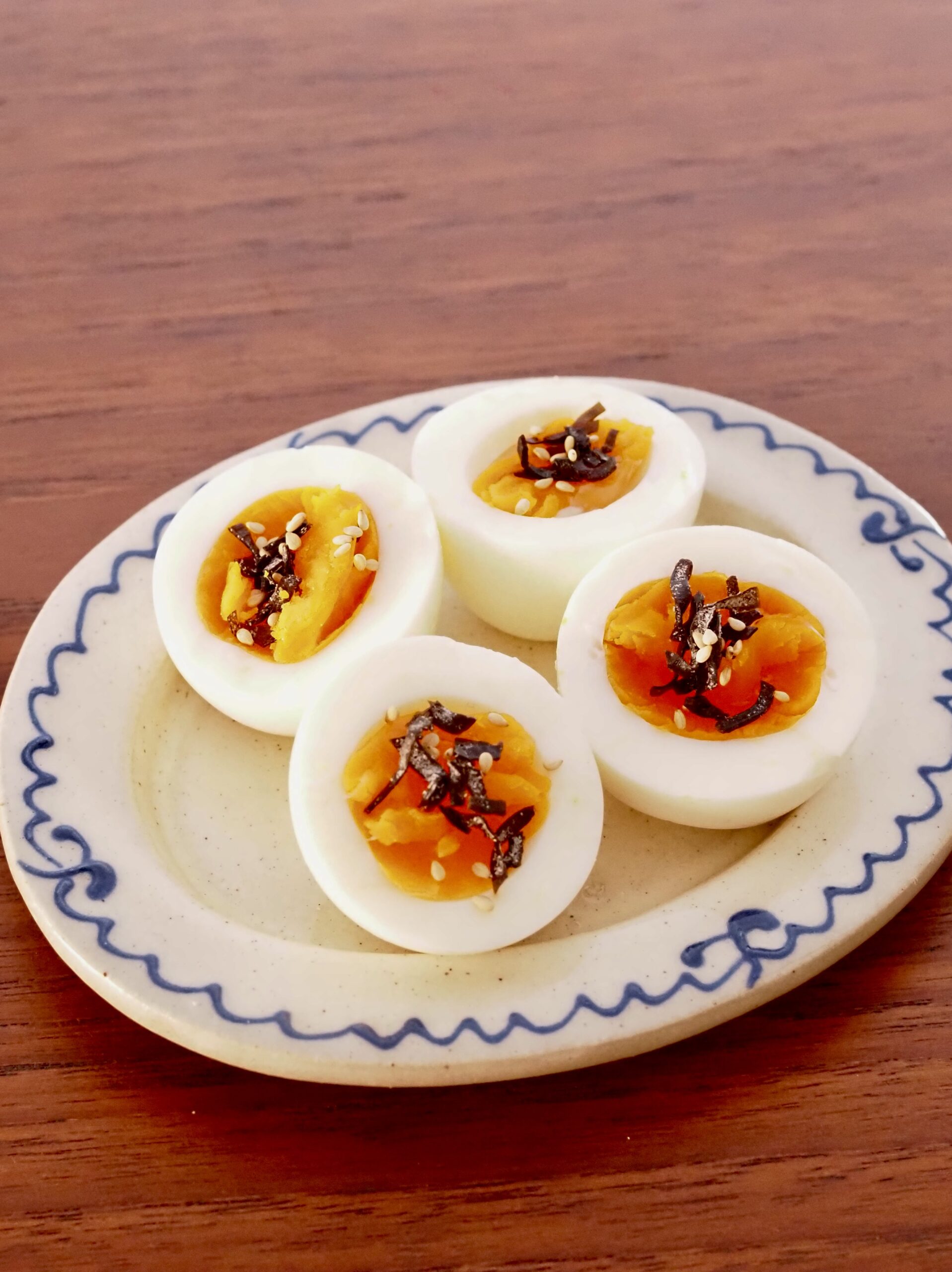 パパッと 1品！ゆで卵の塩昆布のせ