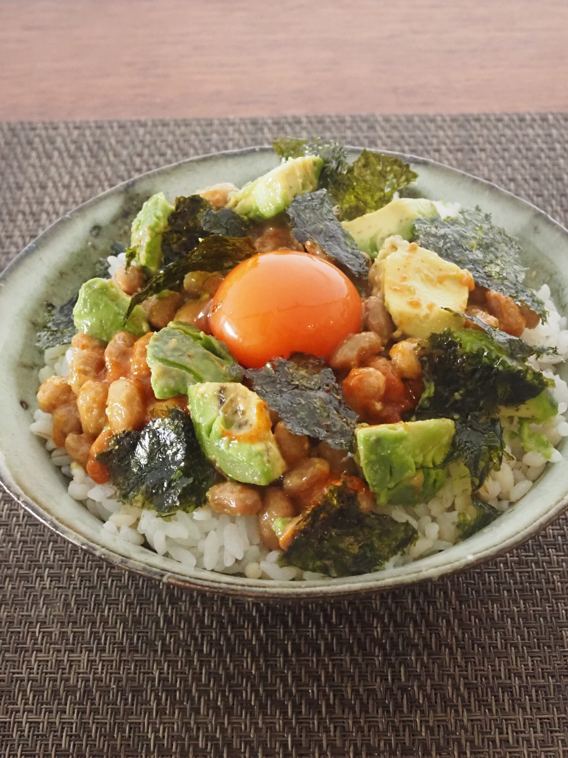 韓国風納豆アボカド丼